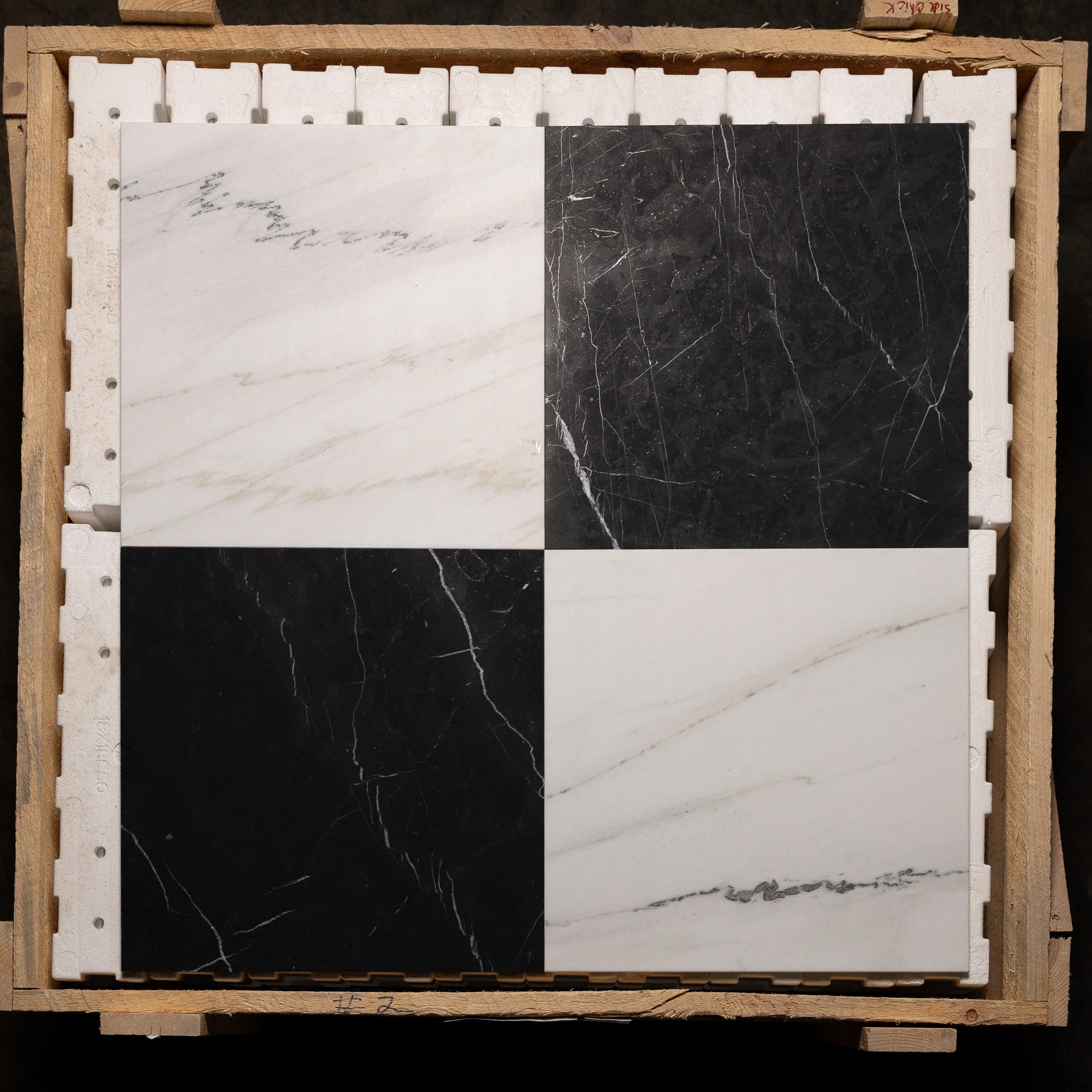 Colorado Lincoln / Nero Honed 18"x18" (V2)