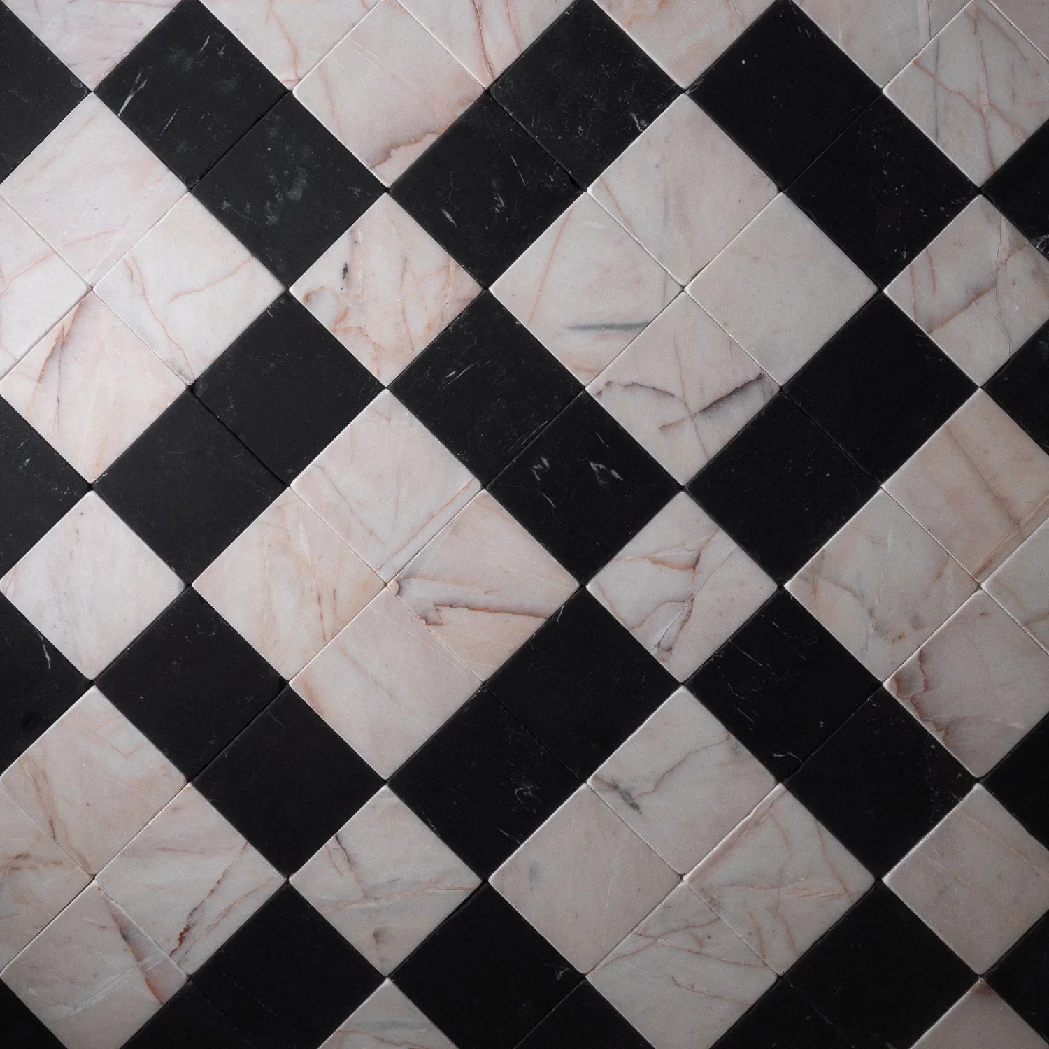 White #7 & Nero St. Gabriel 4"x4" Checkered Tumbled Marble